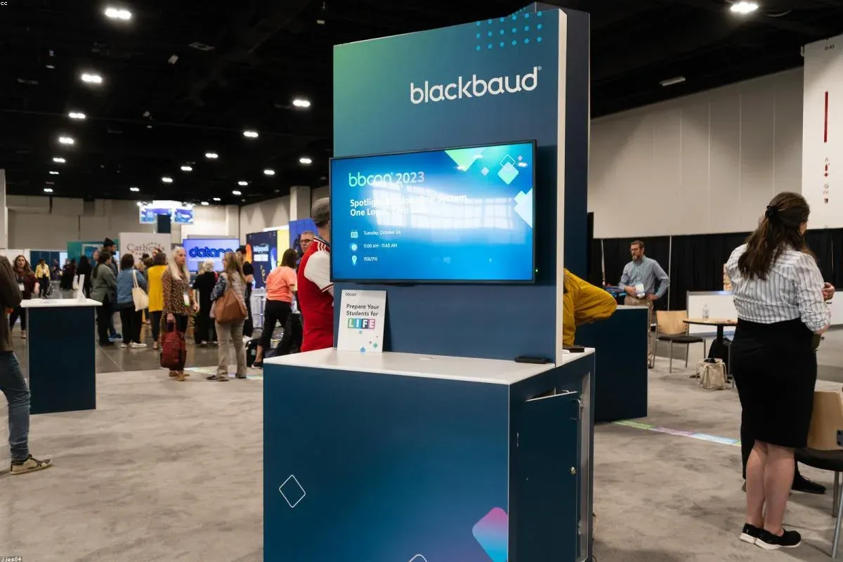 img of MyInvestor vs. Revolut: ¿Especialista o Super-App? Comparativa 2026